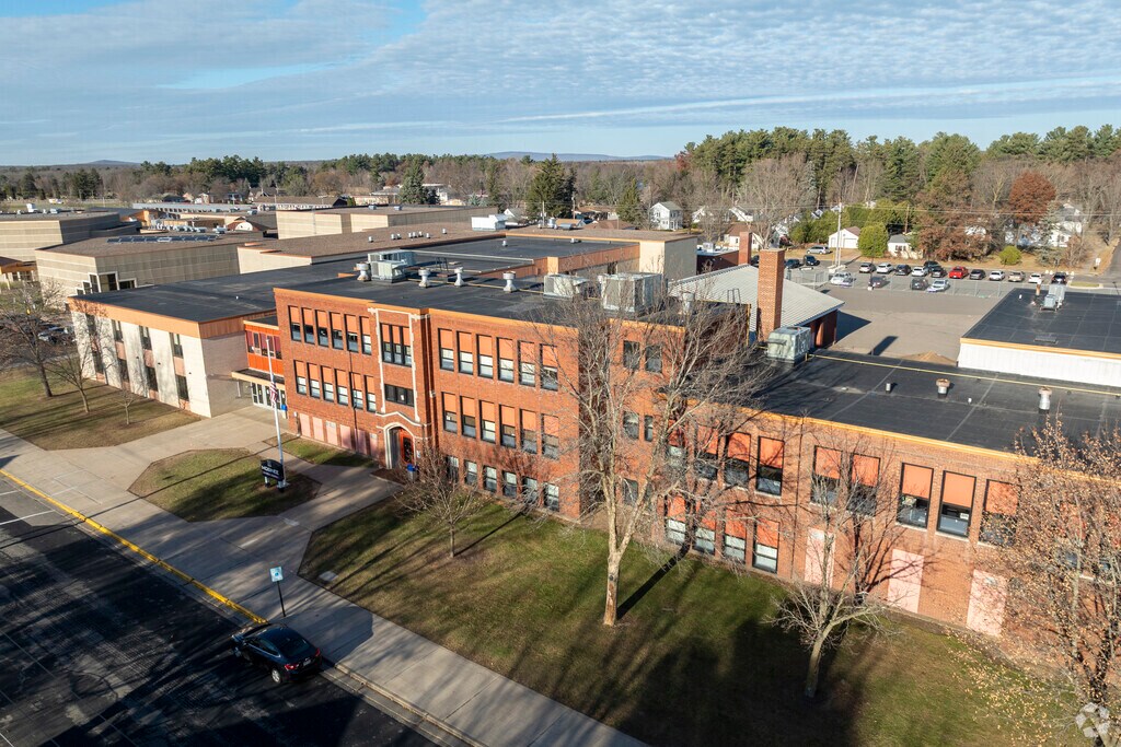 Mosinee Middle School is an above average, public school.