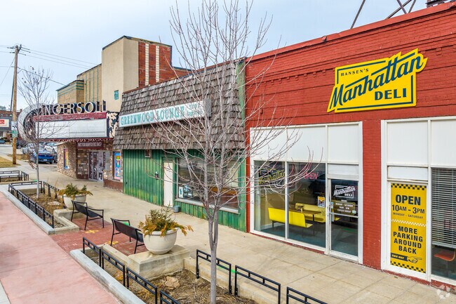 Linden Heights locals flock to Manhattan deli for their daily sandwich specials.