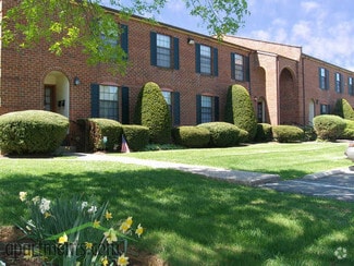 400 Bridle Path Rd, Bethlehem, PA 18017