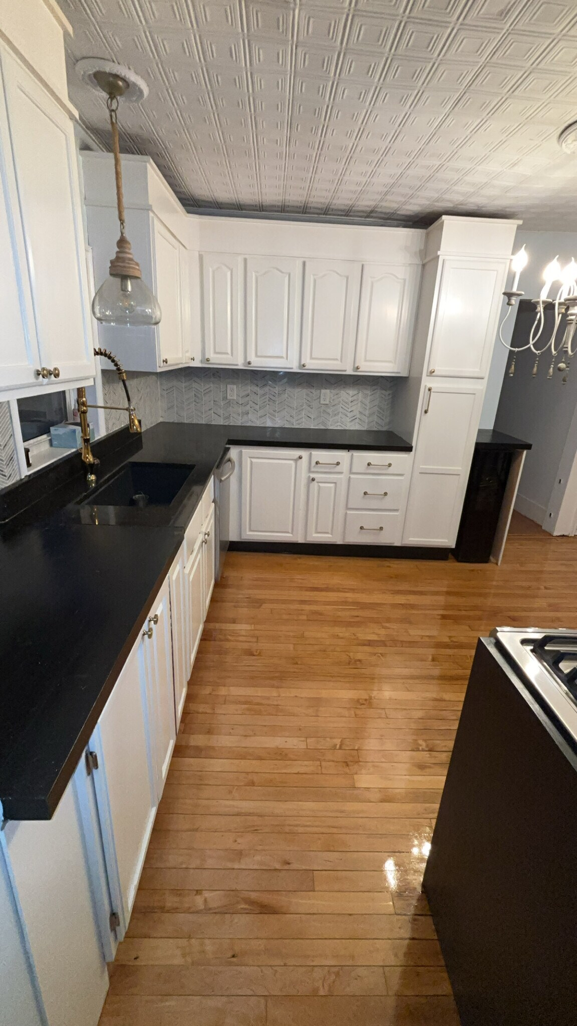 3 Autumn St unit 2nd floor, Haverhill, MA 01832 - photo 1