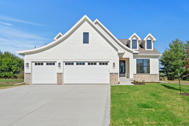 10468 Thorne Dr unit 36750232, Wdm, IA 50266 - photo 2