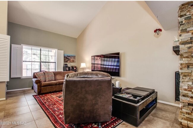 7724 E Vía Ventana Norte, Tucson, AZ 85750 - photo 5