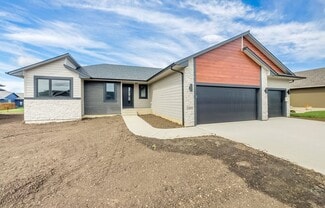 1305 N Poplar Ave, Tea, SD 57064