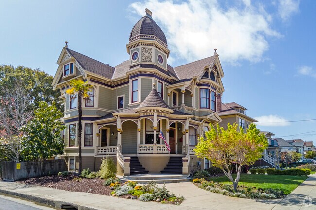 Alameda is full of incredible victorian architecture.
