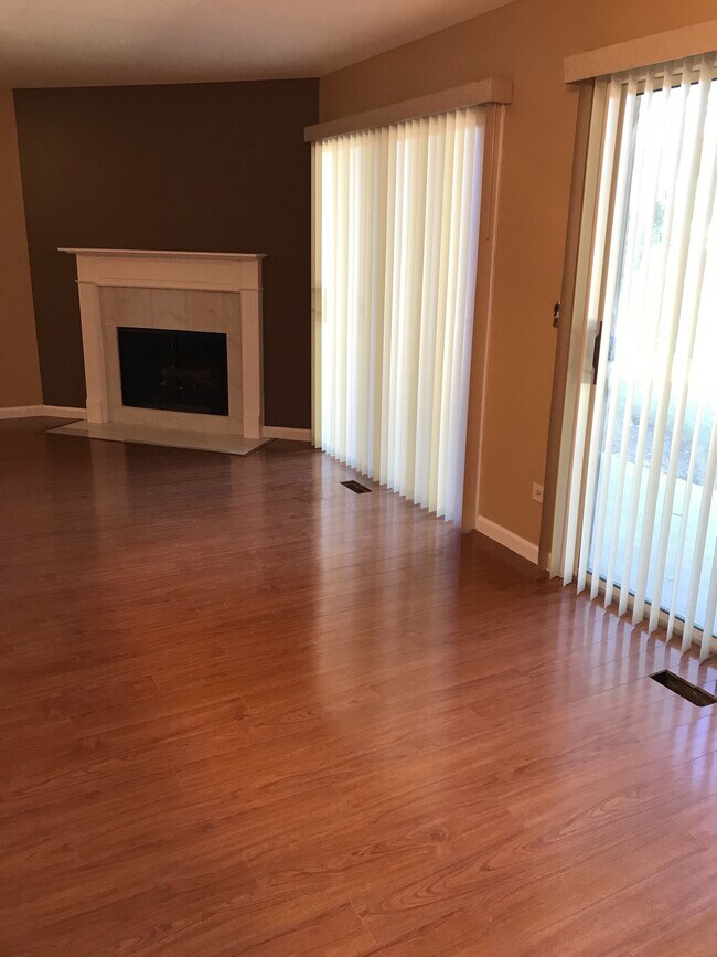 7010 Newport Dr, Woodridge, IL 60517 - photo 6