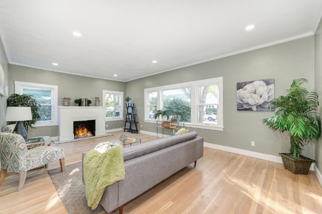 1045 35th St, Sacramento, CA 95816 - photo 3