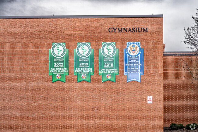 South Fayette Middle School has a student-teacher ratio of 15 to 1.