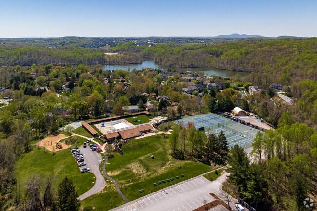 The Lake Linganore Association has tennis courts, pools, and playgrounds.
