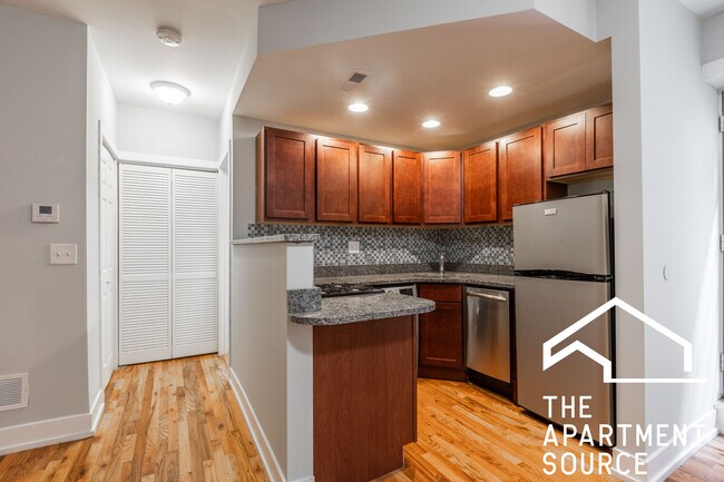 556 W Arlington Place unit 609, Chicago, IL 60614 - photo 5