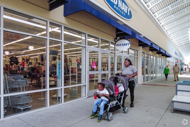 The Old Navy at Tanger Outlet in North Charleston is a great store to shop for Bennett neighbors