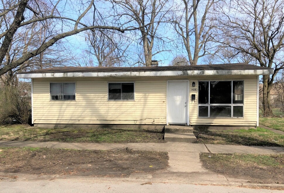 1428 Kessler Blvd, South Bend, IN 46616 - photo 1