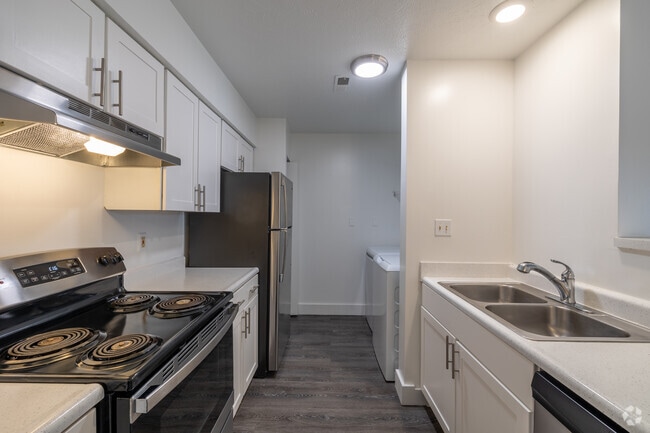 Lighthouse Estates, Port Huron, MI 48060 - photo 2