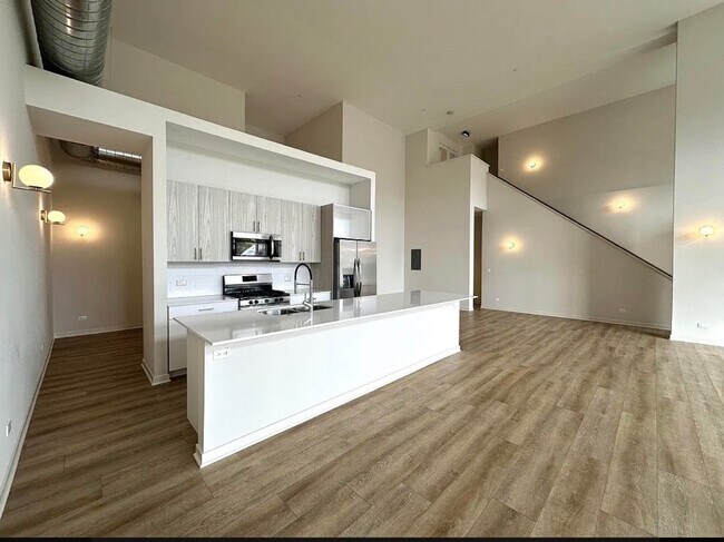 3207 N Narragansett Ave unit ONE BEDROOM, Chicago, IL 60634 - photo 3