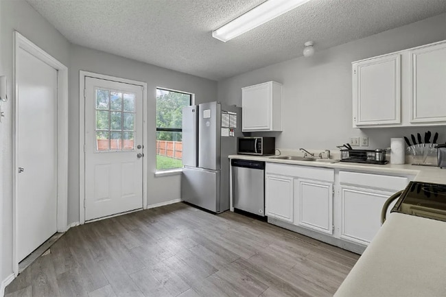 12714 Hilltop Dr, Balch Springs, TX 75180 - photo 5