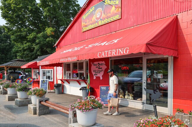 Residents of Webster travel to Smoke Shack for a great variety of bbq meats.