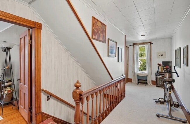 62 Maple St unit Upper Level in Duple, Easthampton, MA 01027 - photo 7