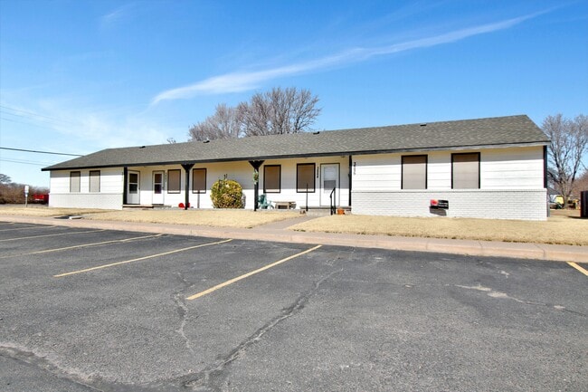 Bel Aire Oliver, Wichita, KS 67220 - photo 2