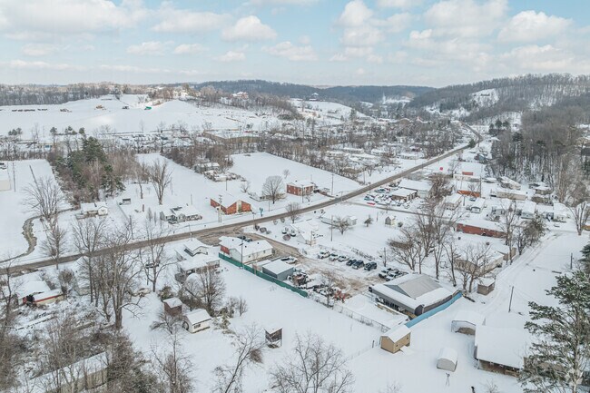 The Summit community boasts rural and agricultural charm, while being in close proximity to the amenities of nearby Ashland.