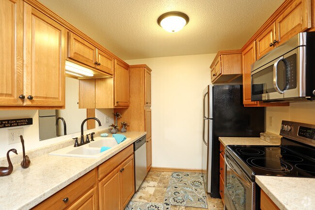 St. Andrews Apartments, Urbandale, IA 50322 - photo 2