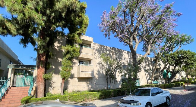 5330 Zelzah Ave unit 8, Encino, CA 91316 - photo 2