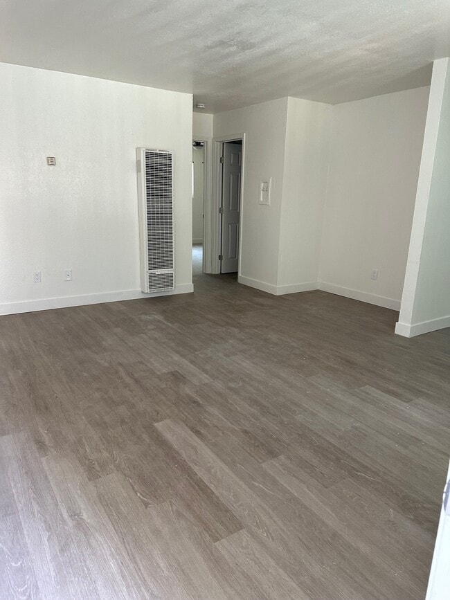 New York Apartments, Redlands, CA 92373 - photo 2