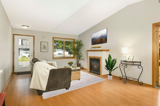 464 Roundhouse St, Shakopee, MN 55379 - photo 4