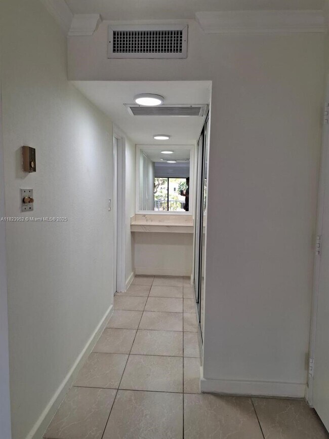 1650 NE 115th St unit 209, Miami, FL 33181 - photo 3