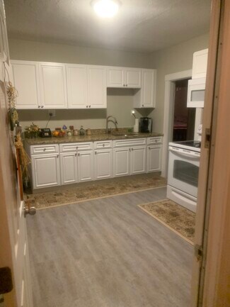 31 Snowling Rd Unit Two, Uxbridge, MA 01569