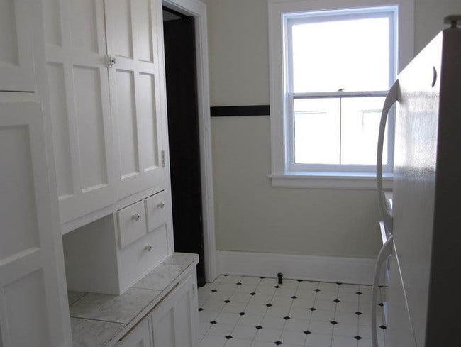 Knox and Lagoon Apartments, Minneapolis, MN 55408 - photo 7