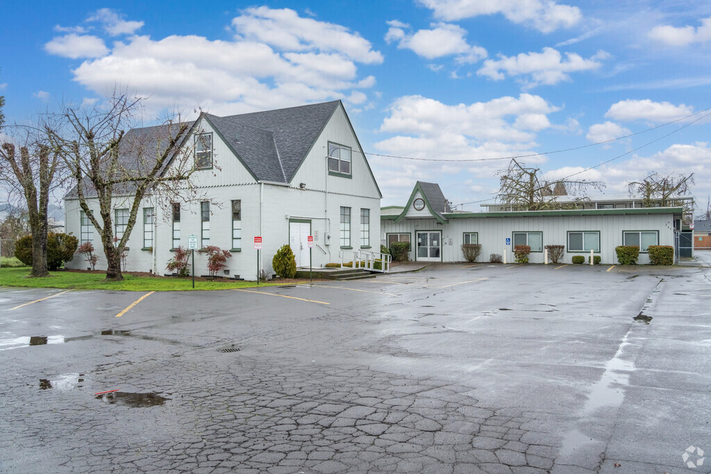 McKenzie Montessori Institute is a private school serving grades PK-3 in Springfield, Oregon.