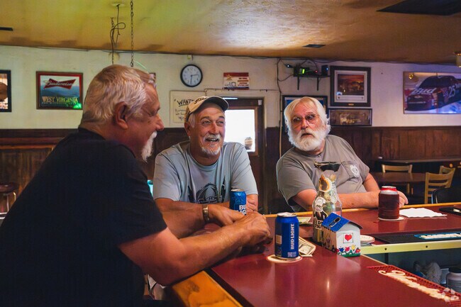 Mineralwells pool players choose Mineral Springs Pub as the best bar.