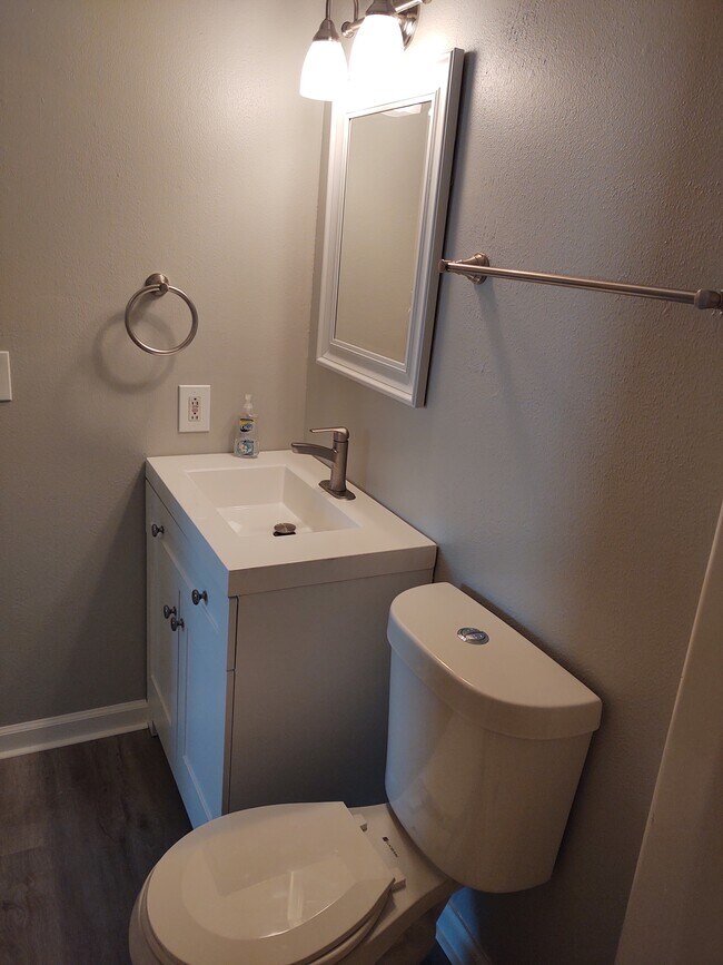 111 Elm St unit Rossford Apartment, Rossford, OH 43460 - photo 3