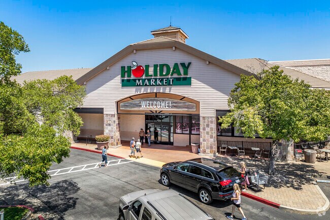 Holiday Market is the go-to spot for fresh produce and groceries in Country Heights.