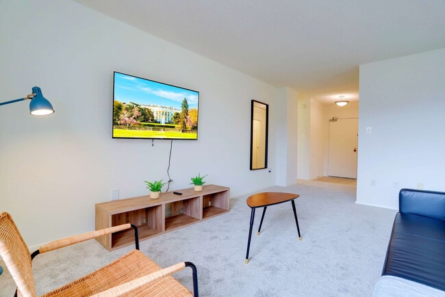 1600 S Eads St unit FL10-ID1022416P, Arlington, VA 22202 - photo 3