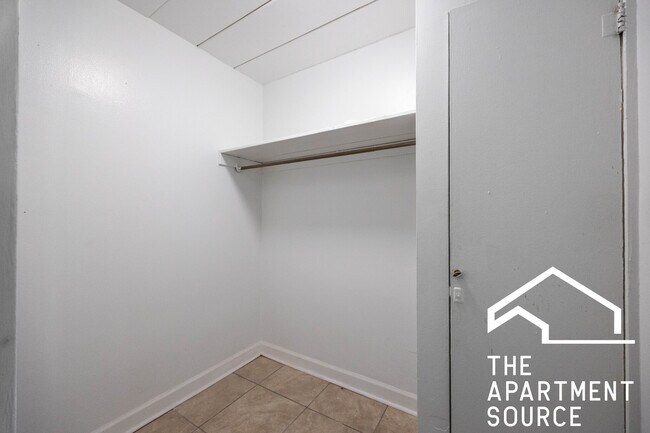 1360 W Touhy Ave unit 305, Chicago, IL 60626 - photo 6