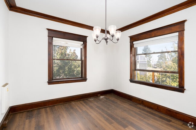 1BR, 1BA - 744SF - Dining Room
