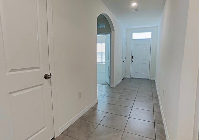 30985 Penny Surf Lp, Wesley Chapel, FL 33545 - photo 2