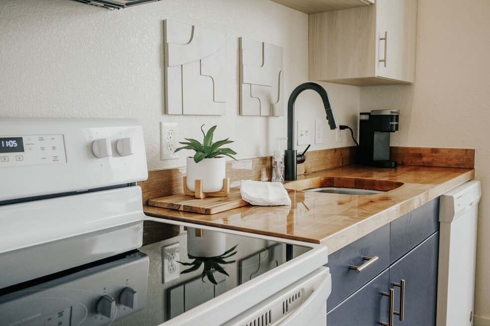 Downtown Lofts- Utilities Included