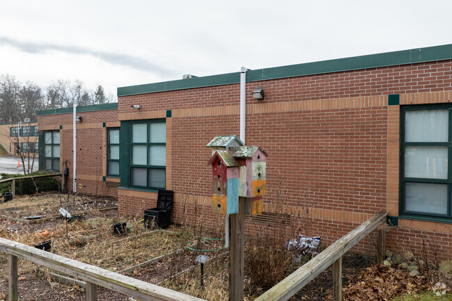 Shaker Lane Elementary School is a public school in Littleton serving students PK-2.