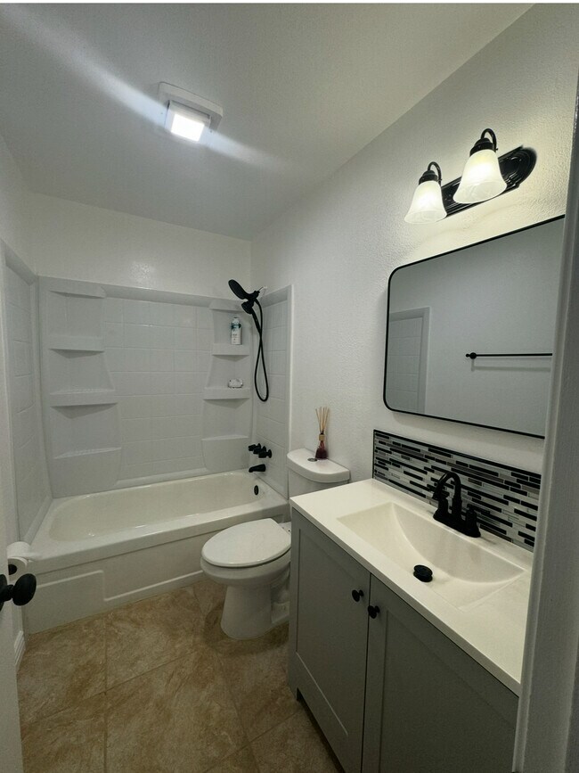 1322 E Bulldog Ln unit 1322 E Bulldog ln G, Fresno, CA 93710 - photo 2