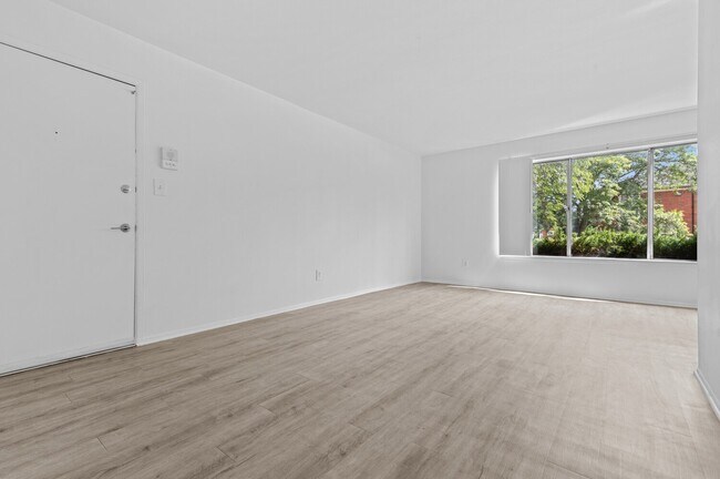 Carriage Park Apartments - Dearborn Heights, MI, Dearborn Heights, MI 48127 - photo 5