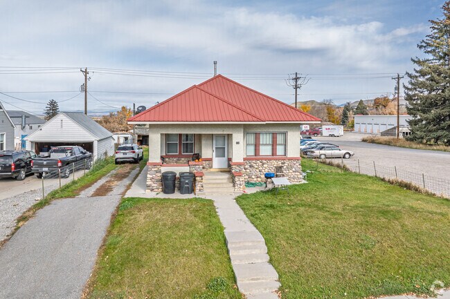 Late‑1800s cottages offer entry‑level pricing in Richmond.