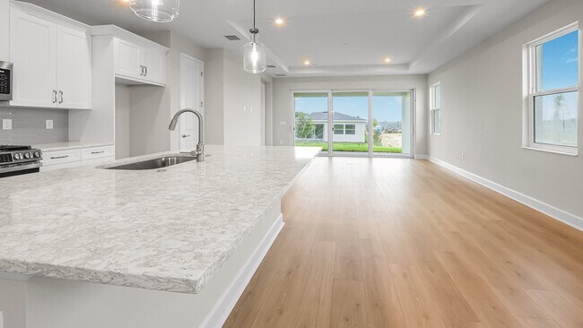 570 Hammock Oaks Blvd, Lady Lake, FL 32159 - photo 6