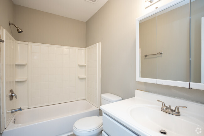 2BR, 1BA - 800 SF