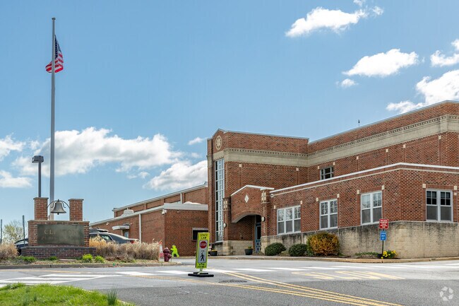 Clinton Public School in Clinton, NJ serves about 450 students in grades PK–8.