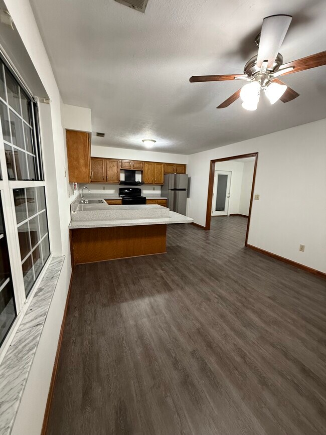 10291 Teays Valley Rd unit B, Teays Valley, WV 25560 - photo 4