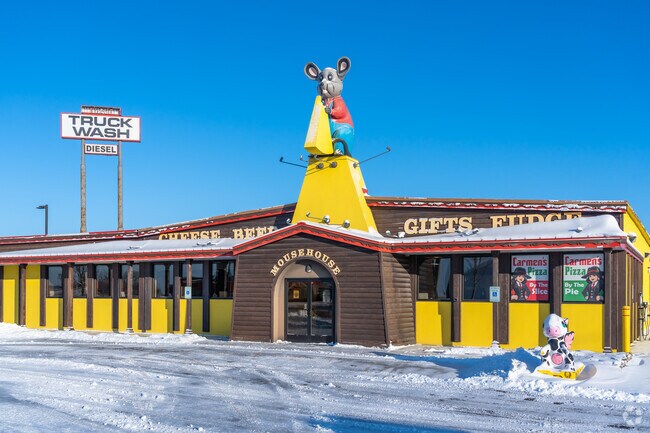 Get Wisconsin cheese, fudge and gifts at the Mouse House, only a short drive from Renstone.