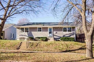 1003 Olive St, Cedar Falls, IA 50613