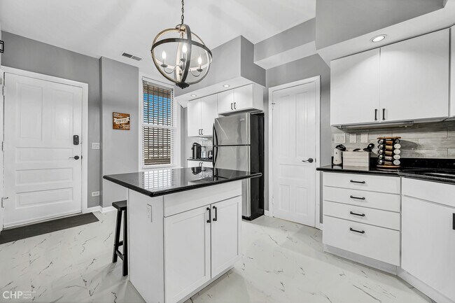 2202 N Clybourn Ave unit 3, Chicago, IL 60614 - photo 3