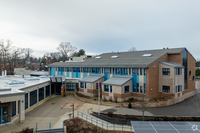 Carlisle School is a public school in Carlisle serving students PK-8.